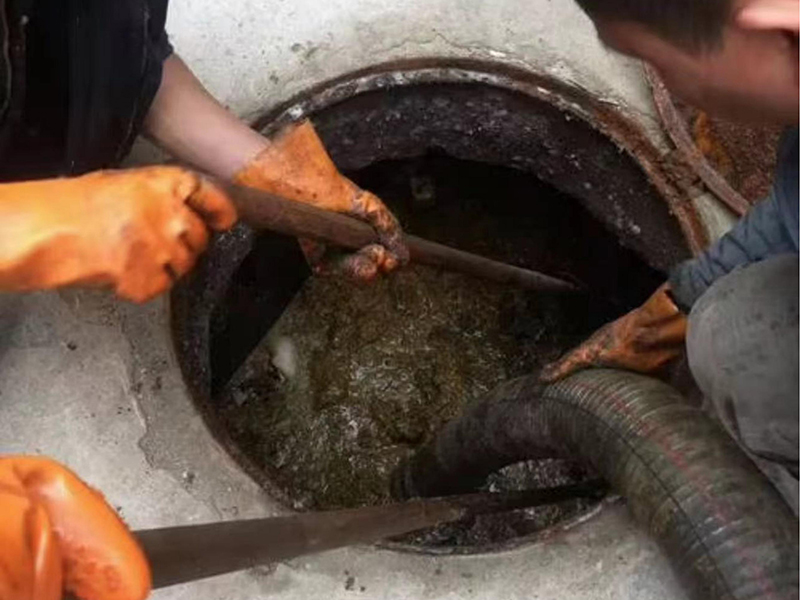 番阳镇清理化粪池时如何避免沼气的危害?